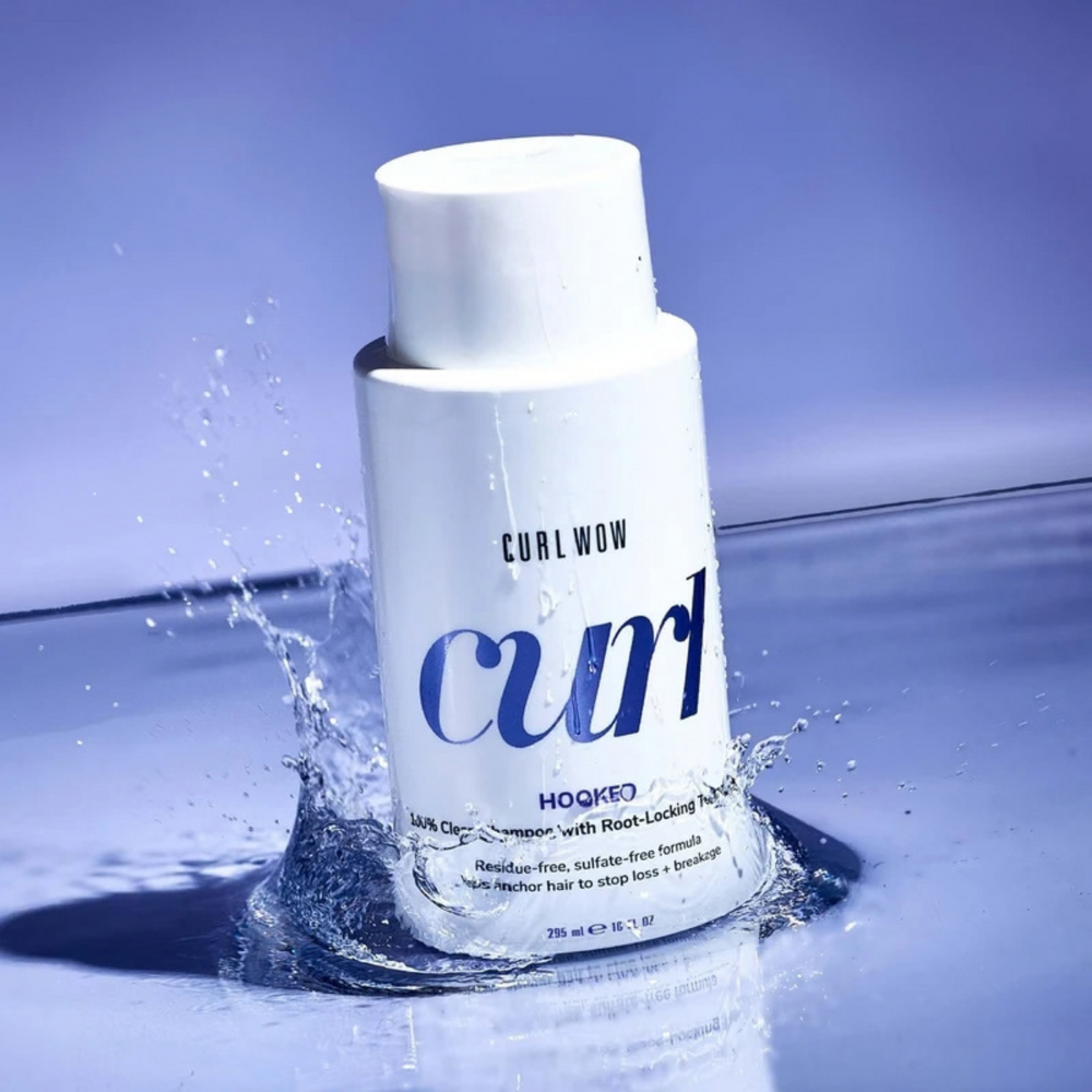 Color Wow Curl Wow Hooked 100% Clean Shampoo flacon in water
