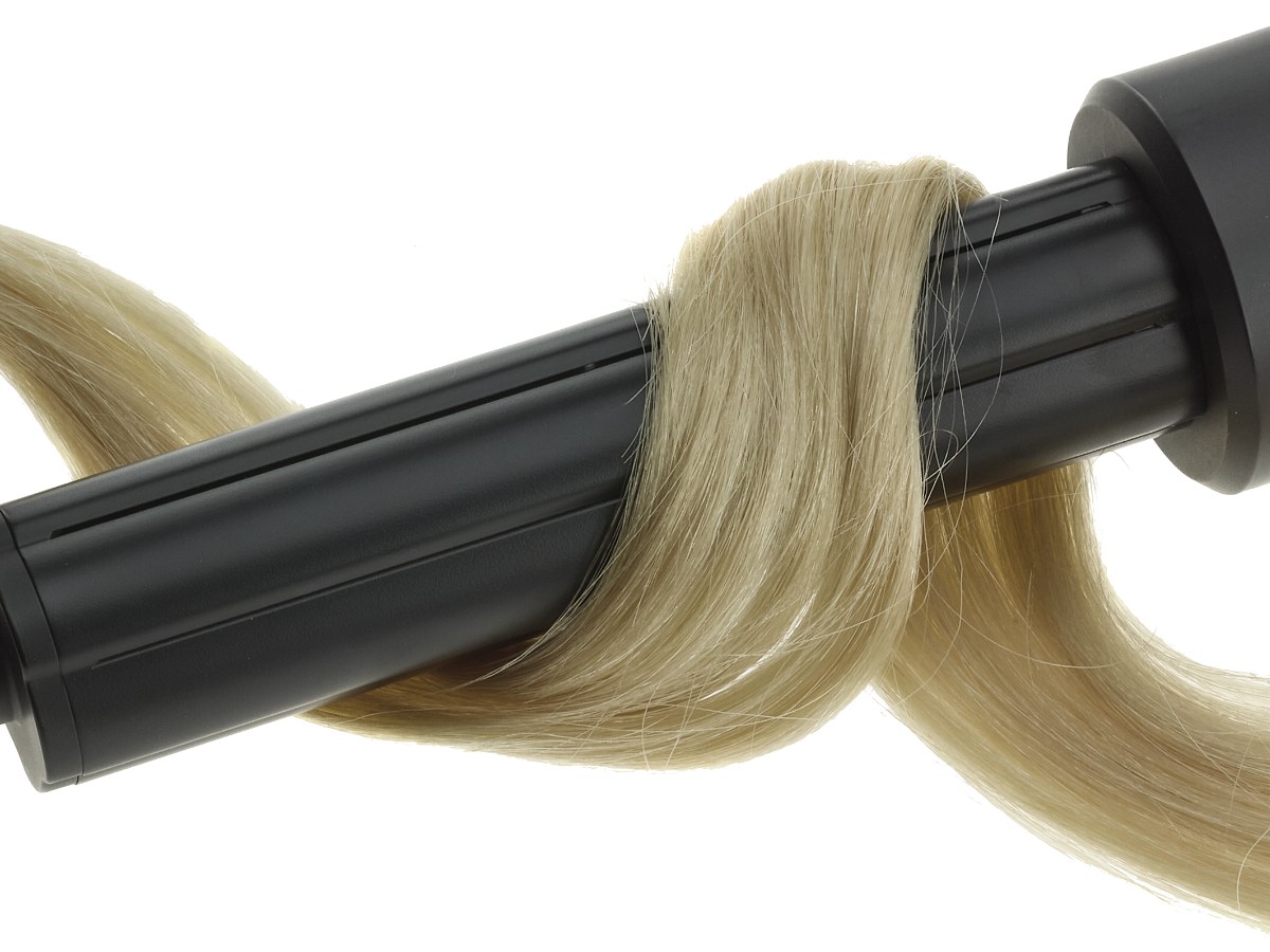 Blonde lok om een Efalock Lumyna Aircurl-opzetstuk