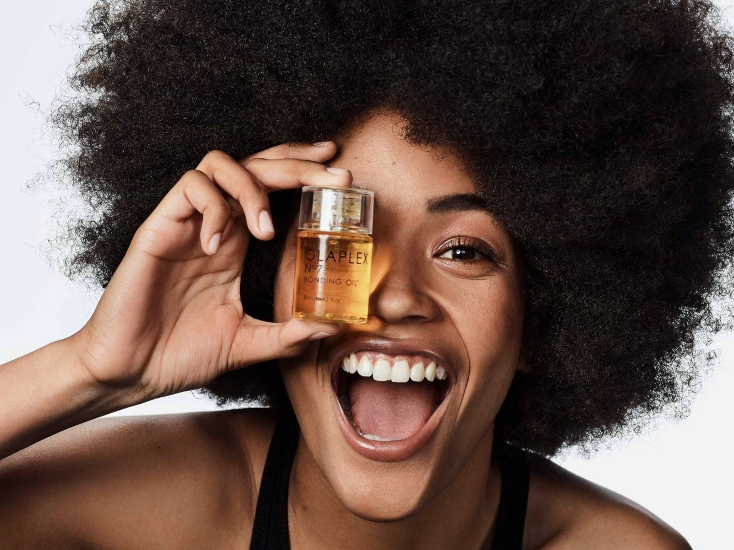Olaplex Nr.7 Bonding Oil met model