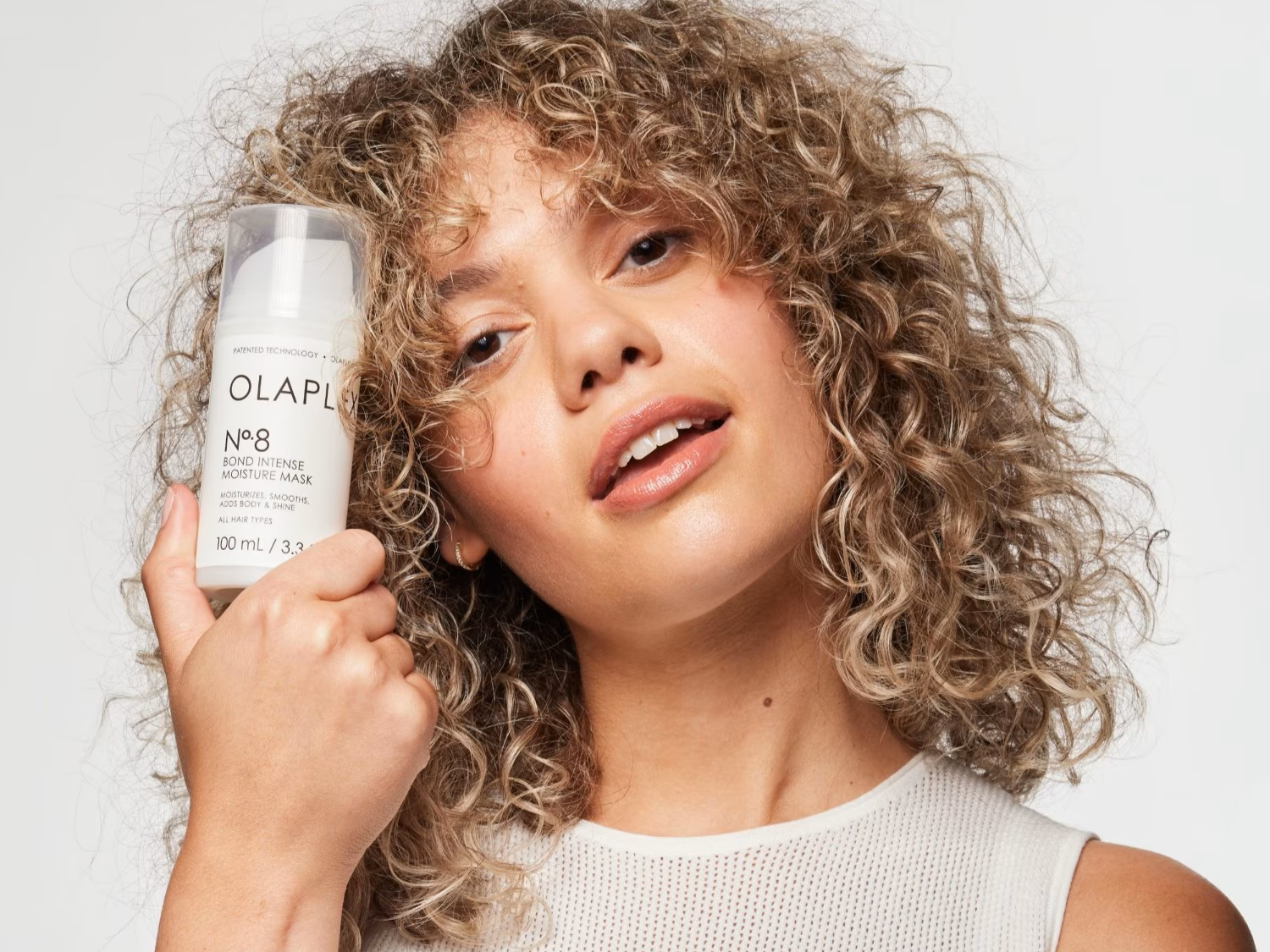 Olaplex Nr.8 Intense Bonding Mask met model