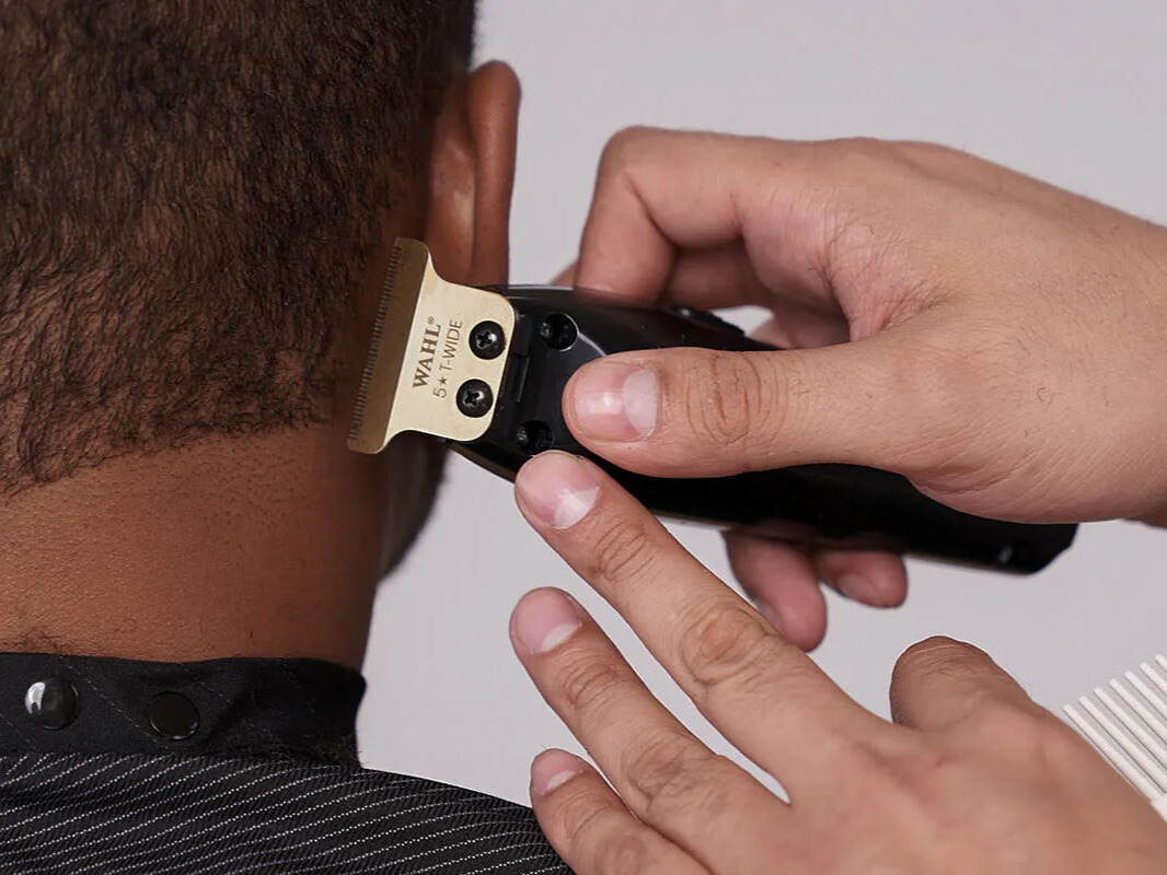 Wahl Black Cordless Detailer trimmer bij man