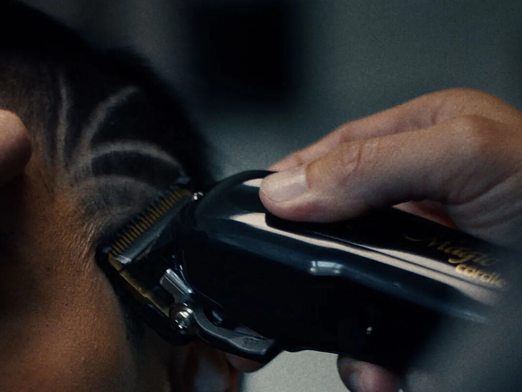 Wahl Cordless Magic Clip Tondeuse op haar man